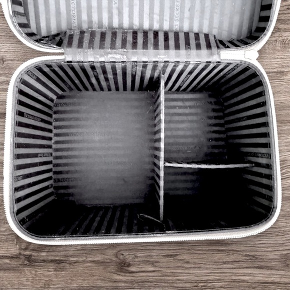 VICTORIA'S SECRET Vanity Train Case Cosmetic Make Up Gold Metallic Glitter - Picture 11 of 12